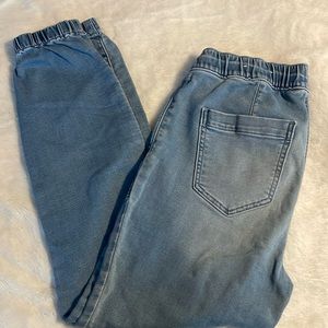 AE joggers size 6 short